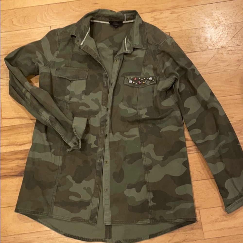 Elodie Camo rhinestone button down shirt M